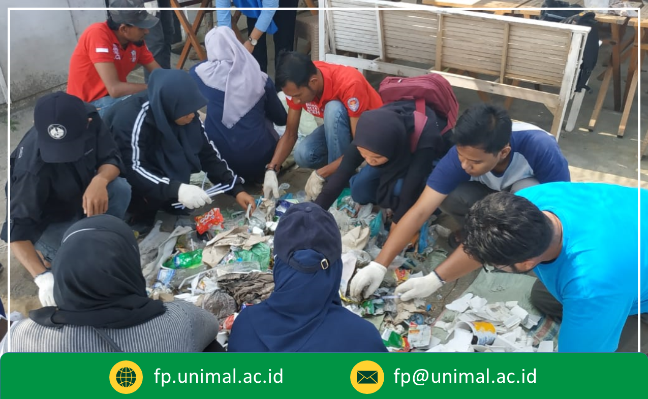 Peduli Pantai, Komunitas dan Mahasiswa Lhokseumawe Bersihkan Sampah