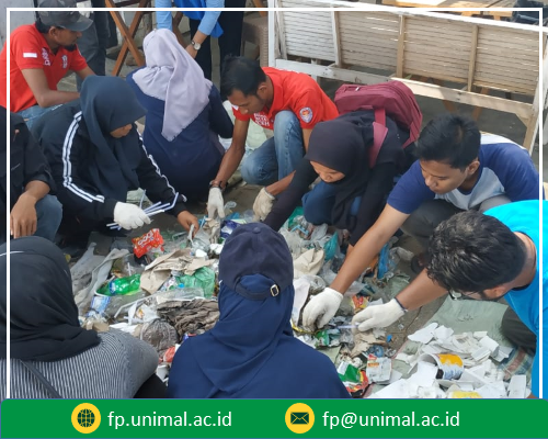 Peduli Pantai, Komunitas dan Mahasiswa Lhokseumawe Bersihkan Sampah